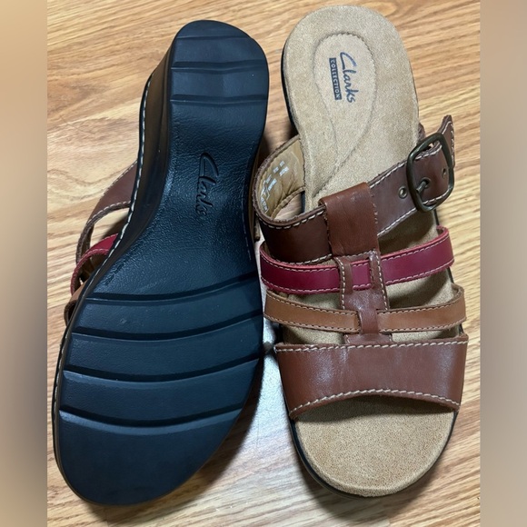 Clarks Women's Sandals with Brown and Red Straps - Picture 4 of 7